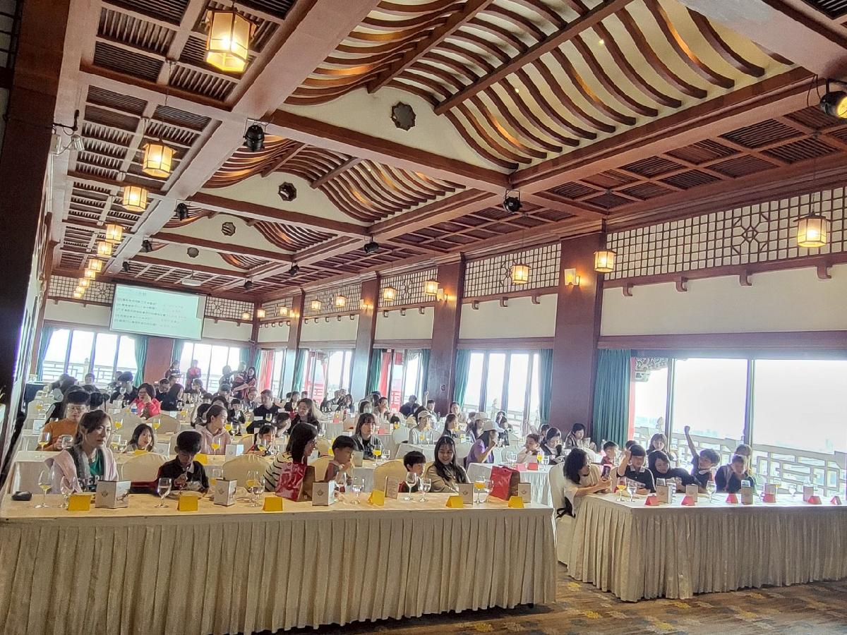 開心用餐