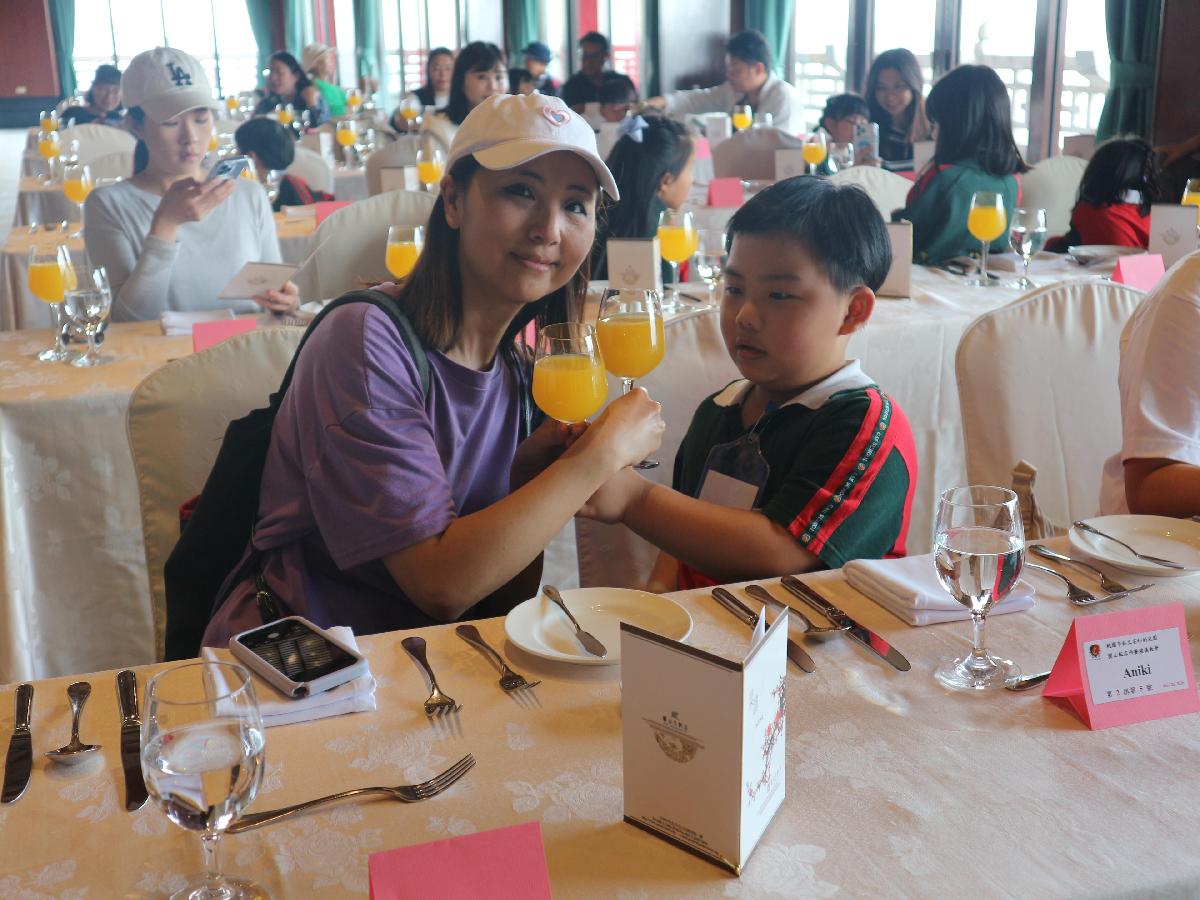 aniki & mom ok