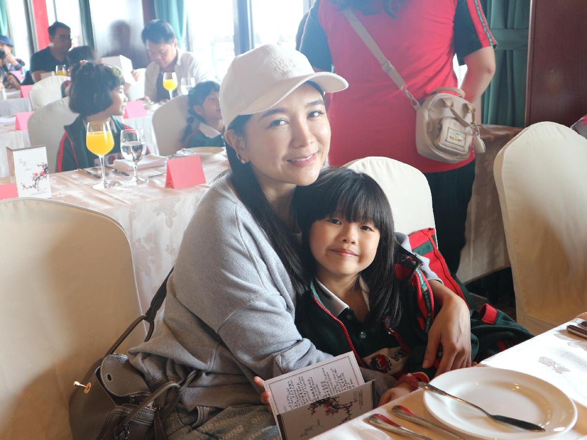 elly & mom